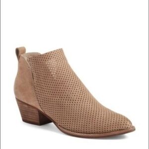 NIB Dolce Vita Sonya Perforated Split Shaft Bootie